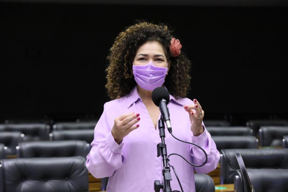 Emenda de Perpétua leva internet gratuita para comunidades rurais e ribeirinhas